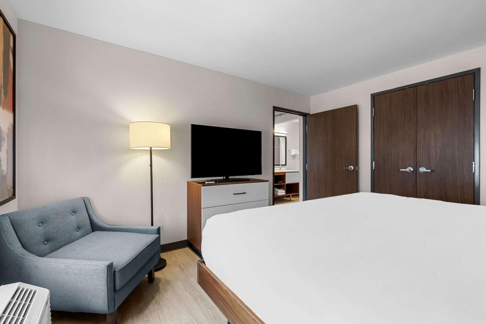 Everhome Suites Fayetteville Near Fort Bragg Bagian luar foto