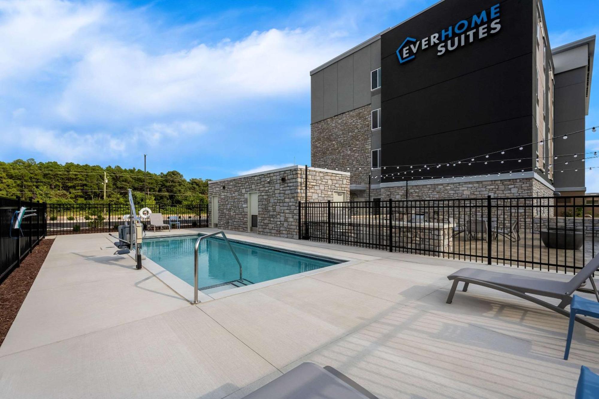 Everhome Suites Fayetteville Near Fort Bragg Bagian luar foto